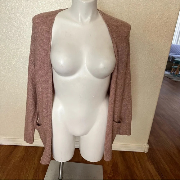 American Eagle Pink Cardigan Size Medium - Picture 1 of 3